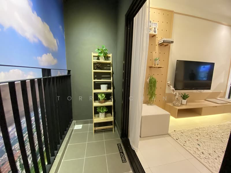 Servis Apartment untuk Dijual di SetiaWalk - Torres Chan - Balcony - PropertyGuru.com.my
