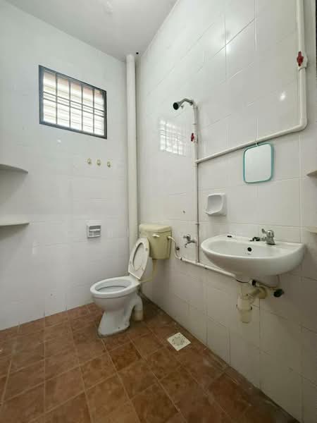 1-storey Terraced House for Sale in Taman JP Perdana (Johor Bahru) - Chris Chin - Bathroom - PropertyGuru.com.my