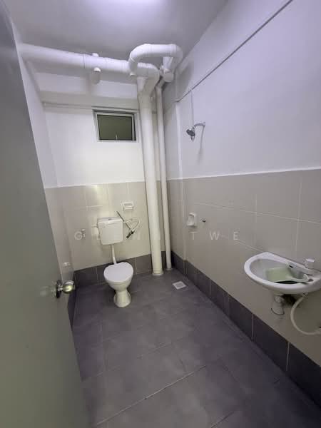 Flat for Rent at PANGSAPURI PULAI MUTIARA 3 - Glenn Twe - Bathroom - PropertyGuru.com.my
