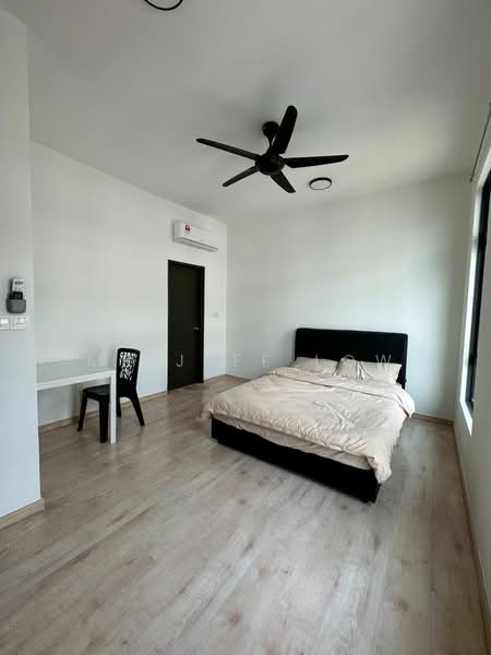 Kondominium untuk Dijual di The Henge - Mr Jeff Low - Bedroom - PropertyGuru.com.my