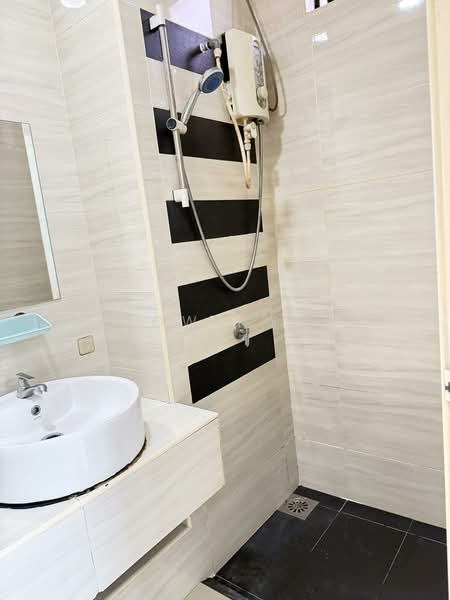 Service Residence for Rent at D'Summit Residences - Siow Kong Wei - Bathroom - PropertyGuru.com.my