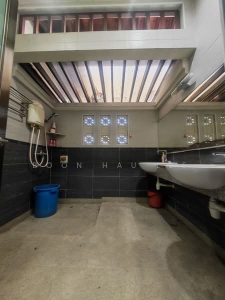 Cluster House for Sale in Taman Sutera Utama (Skudai) - Boon Hau Lee - Bathroom - PropertyGuru.com.my