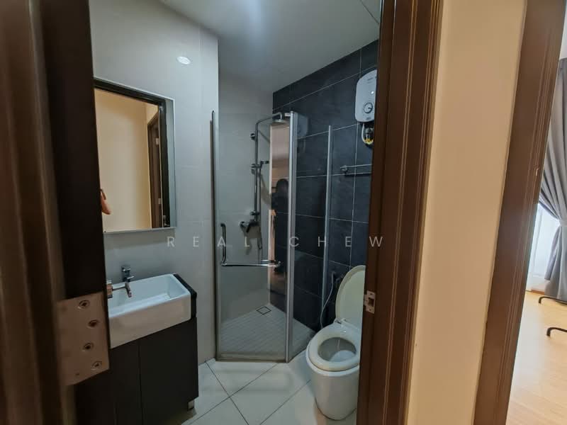 Condominium for Rent at Bay Point @ Country Garden Danga Bay - Real Chew - Bathroom - PropertyGuru.com.my