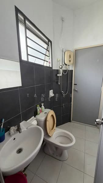 Setia Tropika untuk Untuk Dijual - RM 710,000, Mac 2026 - Bathroom - PropertyGuru.com.my