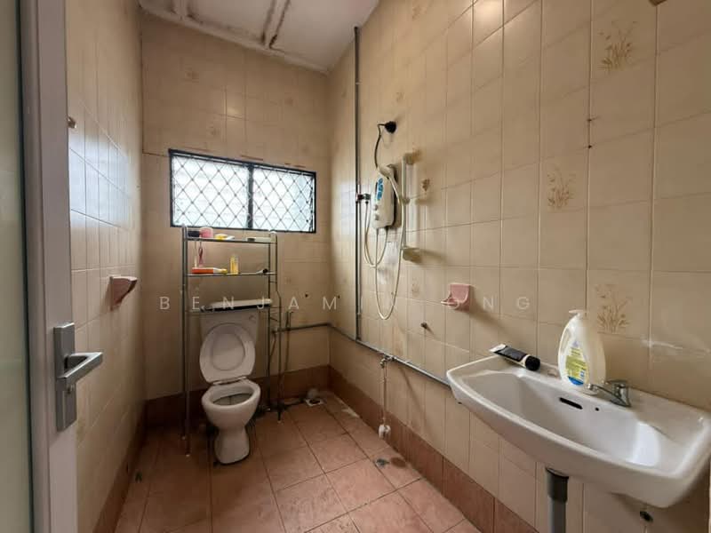 2-storey Terraced House for Sale in Taman Ungku Tun Aminah (Skudai) - Benjamin Ong - Bathroom - PropertyGuru.com.my