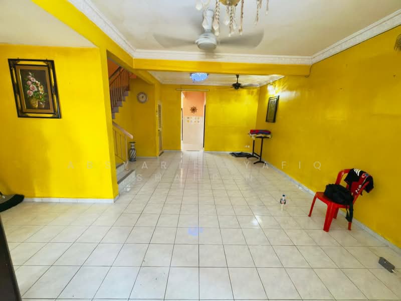 2-storey Terraced House for Sale in Desa Latania (Shah Alam) - Absyarie Syafiq Shahrin - Living Room - PropertyGuru.com.my