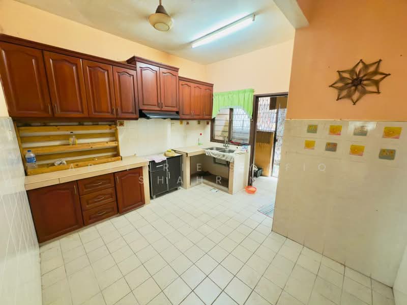 2-storey Terraced House for Sale in Desa Latania (Shah Alam) - Absyarie Syafiq Shahrin - Kitchen - PropertyGuru.com.my