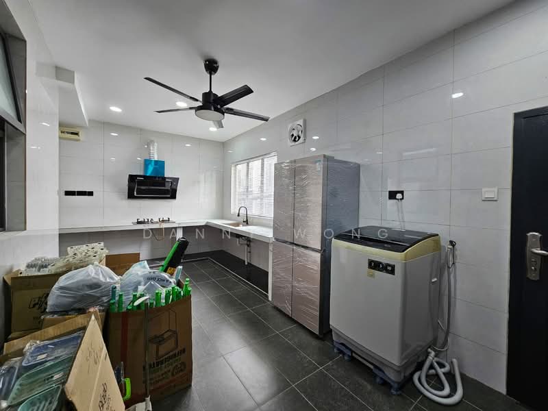 Bandar Country Homes untuk Untuk Disewa - RM 2,000 /bulan, Mac 2026 - Kitchen - PropertyGuru.com.my
