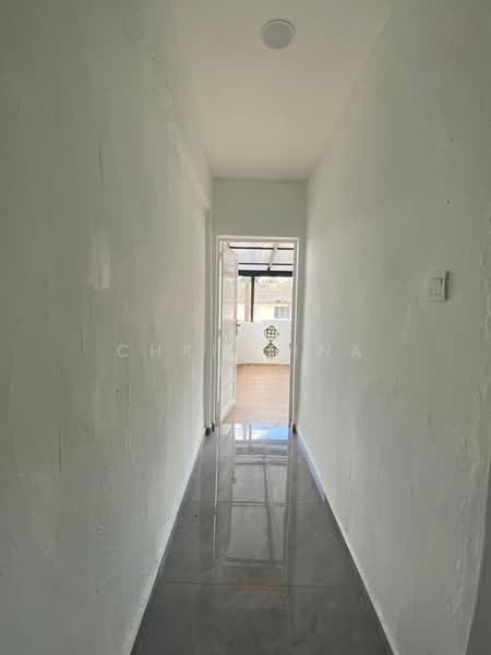 Mount Austin 2 Storey Medium Low Cost House For Rent untuk Untuk Disewa - RM 1,800 /bulan, Mac 2026 - Corridor - PropertyGuru.com.my