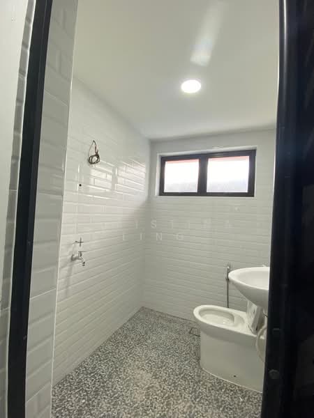 Mount Austin 2 Storey Medium Low Cost House For Rent untuk Untuk Disewa - RM 1,800 /bulan, Mac 2026 - Bathroom - PropertyGuru.com.my