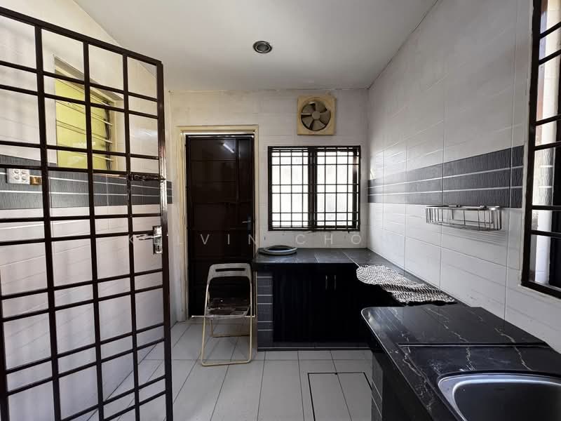 Bandar Seri Botani Fully Furnish 1 Sty untuk Untuk Disewa - RM 1,400 /bulan, Mac 2026 - Kitchen - PropertyGuru.com.my