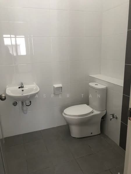 Chorus 2 Storey Terrace House, Setia Ecohill 2 For Rent untuk Untuk Disewa - RM 1,600 /bulan, Mac 2026 - Bathroom - PropertyGuru.com.my