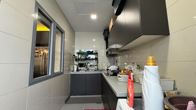 Condominium for Sale at Lakefront Homes - Amzar Faiz - Kitchen - PropertyGuru.com.my