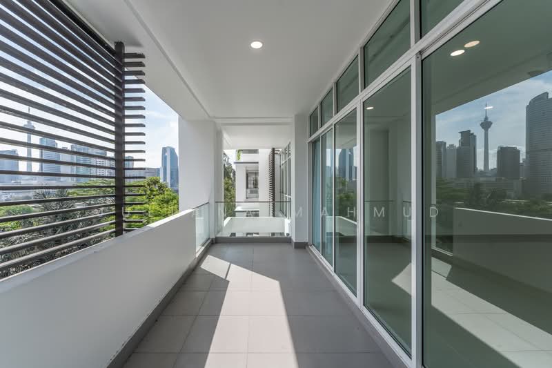 Kondominium untuk Disewa di Kenny Hills Residence - Juliana Mahmud - Master Bedroom- Balcony - PropertyGuru.com.my