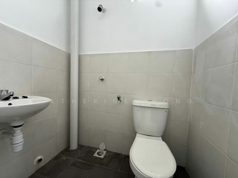 2.5-storey Terraced House for Sale in Taman Kundang Jaya (Rawang) - Katherine Leong - Bathroom - PropertyGuru.com.my