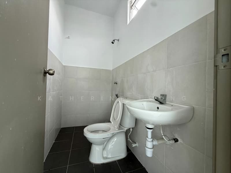2.5-storey Terraced House for Sale in Taman Kundang Jaya (Rawang) - Katherine Leong - Bathroom - PropertyGuru.com.my