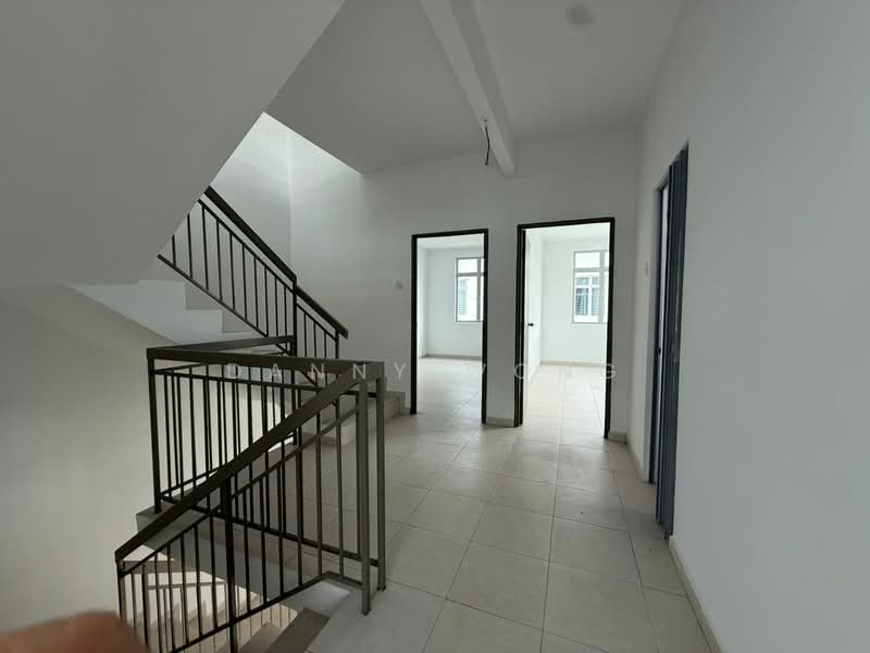 2.5-storey Terraced House for Sale in Taman Kundang Jaya (Rawang) - Danny Wong - Corridor - PropertyGuru.com.my