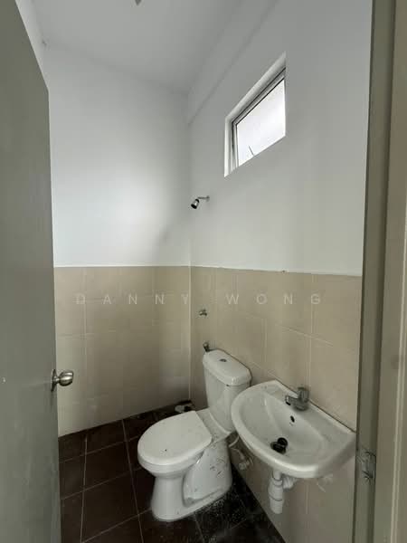 2.5-storey Terraced House for Sale in Taman Kundang Jaya (Rawang) - Danny Wong - Bathroom - PropertyGuru.com.my