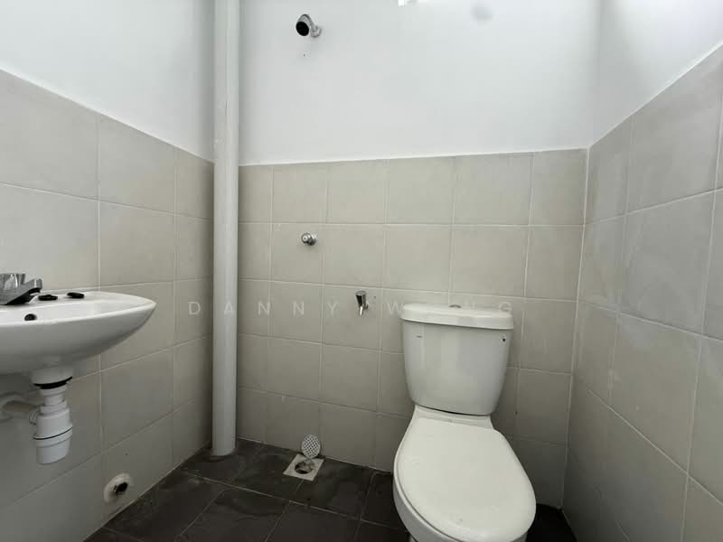 2.5-storey Terraced House for Sale in Taman Kundang Jaya (Rawang) - Danny Wong - Bathroom - PropertyGuru.com.my