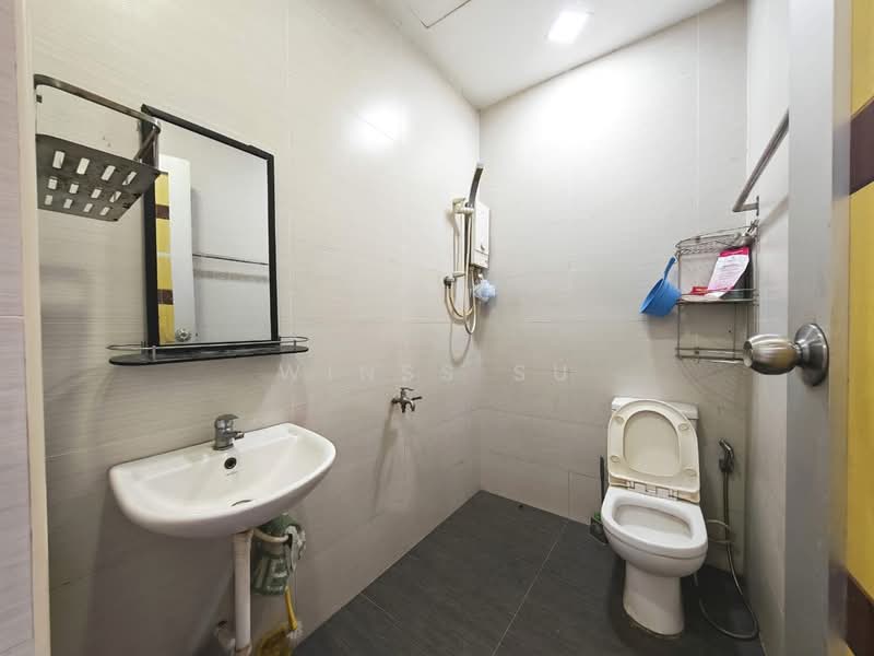 1-storey Terraced House for Sale in Taman Johor Jaya (Johor Bahru) - Winss Su - Bathroom - PropertyGuru.com.my