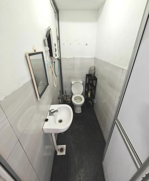 1-storey Terraced House for Sale in Taman Johor Jaya (Johor Bahru) - Winss Su - Bathroom - PropertyGuru.com.my