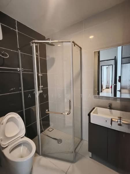 Condominium for Rent at Kings Bay @ Country Garden Danga Bay - Alviss Tay - Bathroom - PropertyGuru.com.my