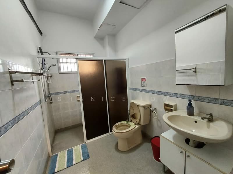 2.5-storey Terraced House for Sale in BANDAR PUCHONG JAYA (Puchong) - Shanice Low - Bathroom - PropertyGuru.com.my