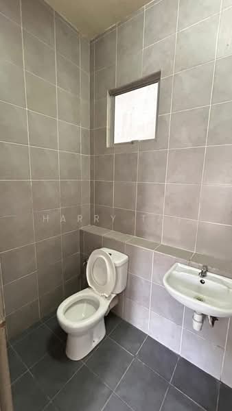 Idaman Abadi untuk Untuk Disewa - RM 1,600 /bulan, Mac 2026 - Bathroom - PropertyGuru.com.my