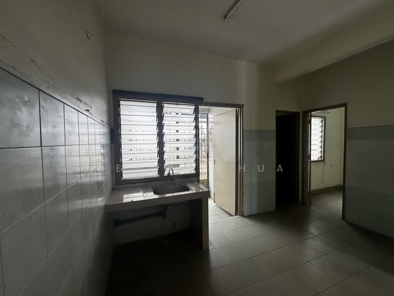 2-storey Terraced House for Sale in Subang Jaya (Selangor) - Jeslyn Chua - Kitchen - PropertyGuru.com.my