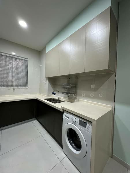 Condominium for Rent at Royal Strand @ Country Garden Danga Bay - Marco Choo - Kitchen - PropertyGuru.com.my