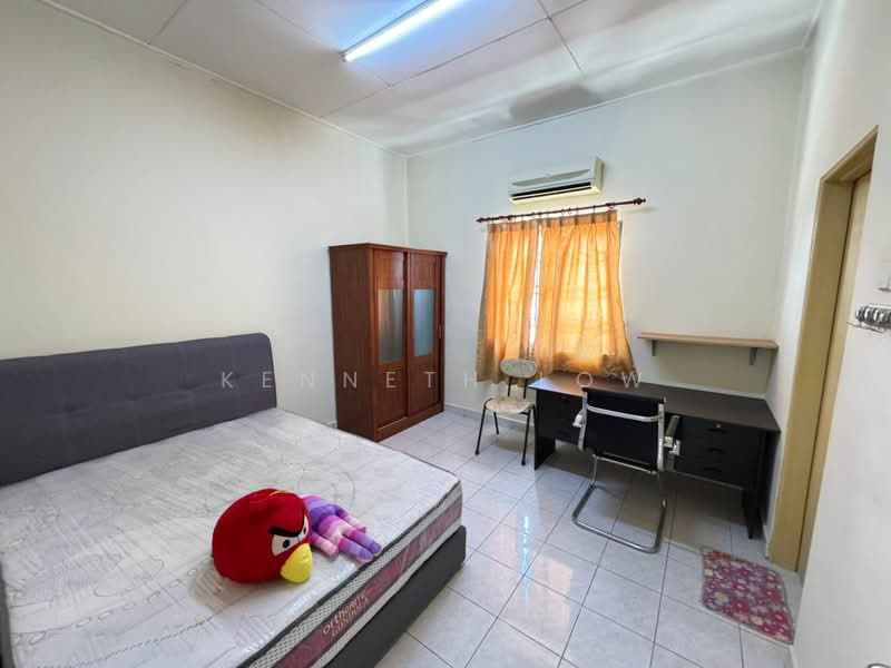 Taman Ikhlas Bandar Sungai Long untuk Untuk Dijual - RM 1,000,000, Mac 2026 - Bedroom - PropertyGuru.com.my