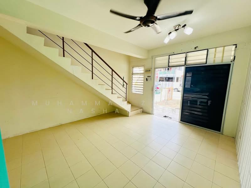 2-storey Terraced House for Sale in Bandar Baru Salak Tinggi (Sepang) - Muhammad Zhariff Nasharudin - Living Room - PropertyGuru.com.my