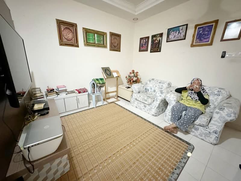 2.5-storey Terraced House for Sale in Taman Warisan Indah (Dengkil) - Ilman Nahri - Living Room - PropertyGuru.com.my