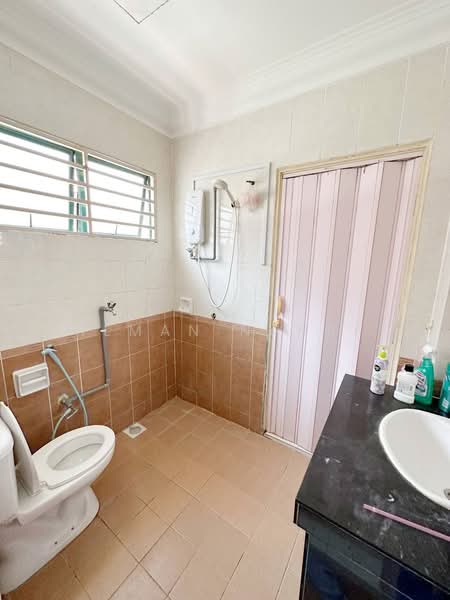 2.5-storey Terraced House for Sale in Taman Warisan Indah (Dengkil) - Ilman Nahri - Bathroom - PropertyGuru.com.my
