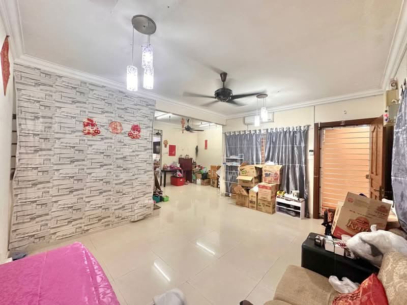 2-storey Terraced House for Sale in Putra Bestari (Subang Jaya) - Ilman Nahri - Living Room - PropertyGuru.com.my