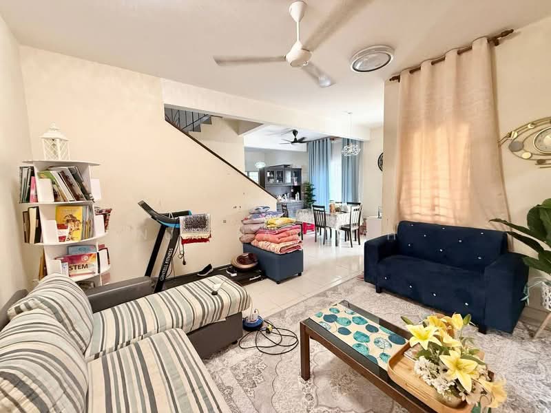 Alam Suria untuk Untuk Dijual - RM 570,000, Mac 2026 - Living Room - PropertyGuru.com.my