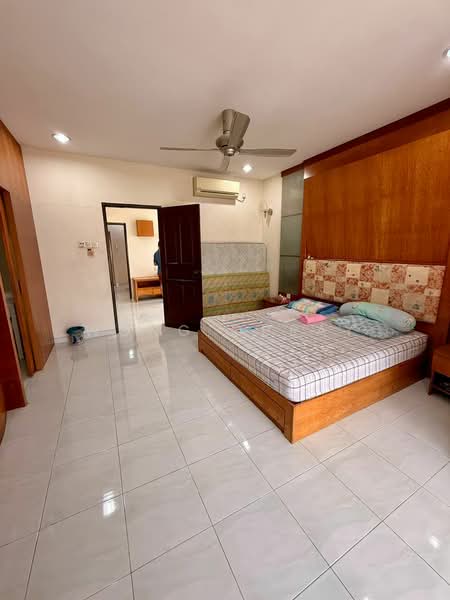 2-storey Terraced House for Sale in Bandar Putra (Kulai) - Wong Ouray - Bedroom - PropertyGuru.com.my