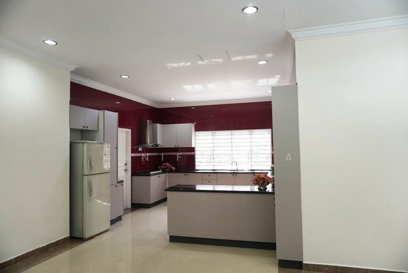Bungalow for Rent in Country Heights (Kajang) - Hanif Asraa - Kitchen - PropertyGuru.com.my