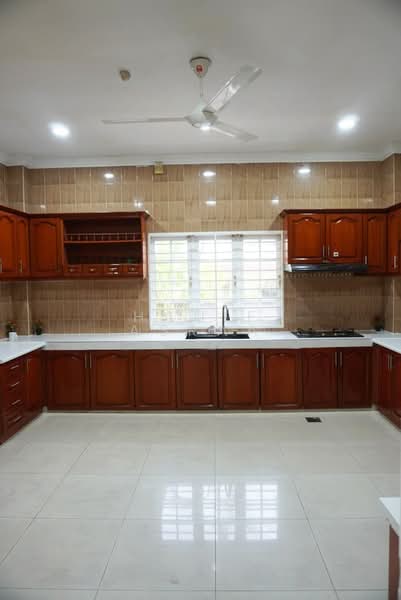 Bungalow for Rent in Country Heights (Kajang) - Hanif Asraa - Kitchen - PropertyGuru.com.my