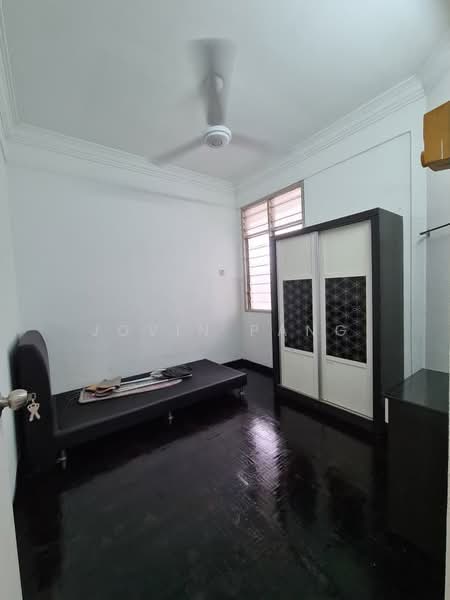 Rumah Flat untuk Disewa di Taman Jubilee Phase 1 - Jovin Pang - Bedroom - PropertyGuru.com.my