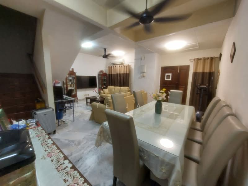 2-storey Terraced House for Sale in Bandar Tun Hussein Onn (Cheras) - Allie Jamal - Living Room - PropertyGuru.com.my