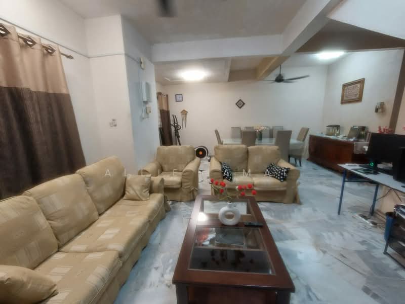 2-storey Terraced House for Sale in Bandar Tun Hussein Onn (Cheras) - Allie Jamal - Living Room - PropertyGuru.com.my