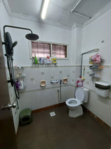 2-storey Terraced House for Sale in Bandar Tun Hussein Onn (Cheras) - Allie Jamal - Bathroom - PropertyGuru.com.my