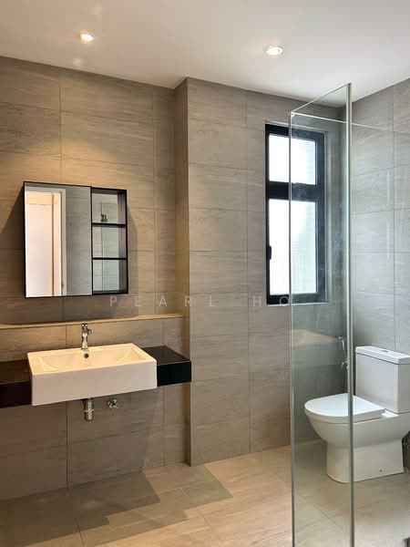 Semi-Detached House for Rent in Rawang (Selangor) - Pearl Ho - Bathroom - PropertyGuru.com.my
