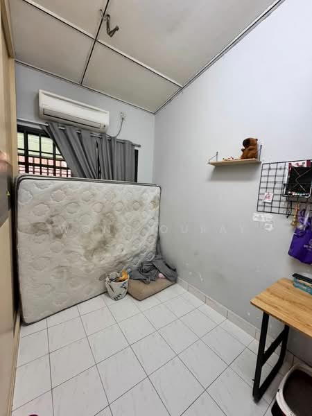 1.5-storey Terraced House for Sale in Taman Pelangi Indah (Ulu Tiram) - Wong Ouray - Bedroom - PropertyGuru.com.my