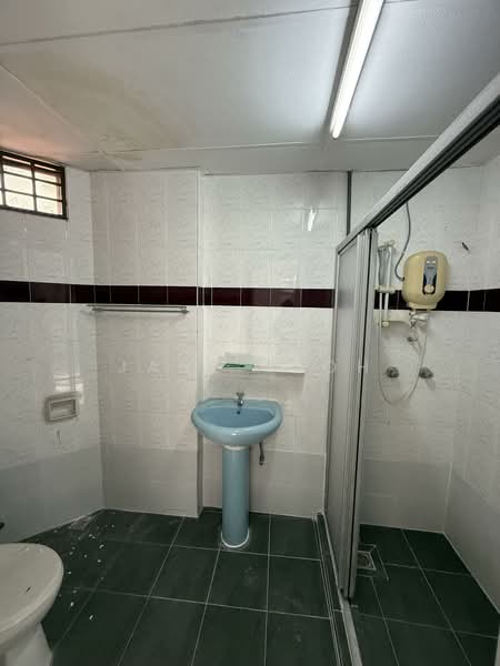 Apartment for Sale at Pangsapuri Sri Molek - Jane Teoh - Bathroom - PropertyGuru.com.my