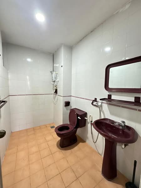 Aloha Tower Condominium untuk Untuk Disewa - RM 2,500 /bulan, Mac 2026 - Bathroom - PropertyGuru.com.my