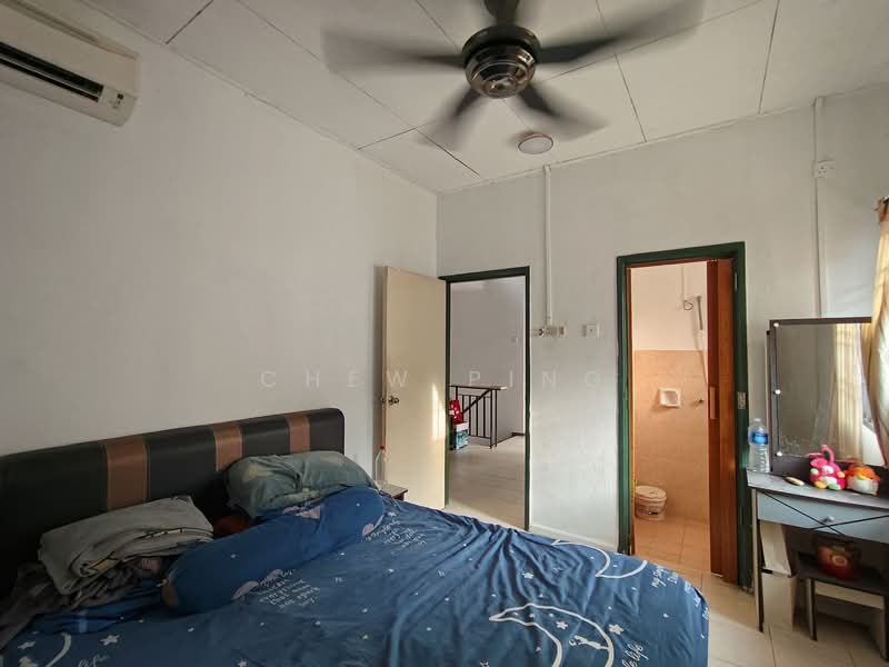 Townhouse for Sale in Taman Tampoi Indah (Tampoi) - Chew Ping - Bedroom - PropertyGuru.com.my