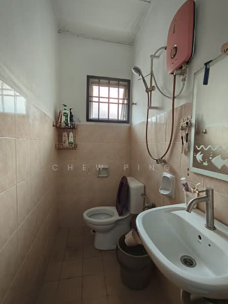 Townhouse for Sale in Taman Tampoi Indah (Tampoi) - Chew Ping - Bathroom - PropertyGuru.com.my