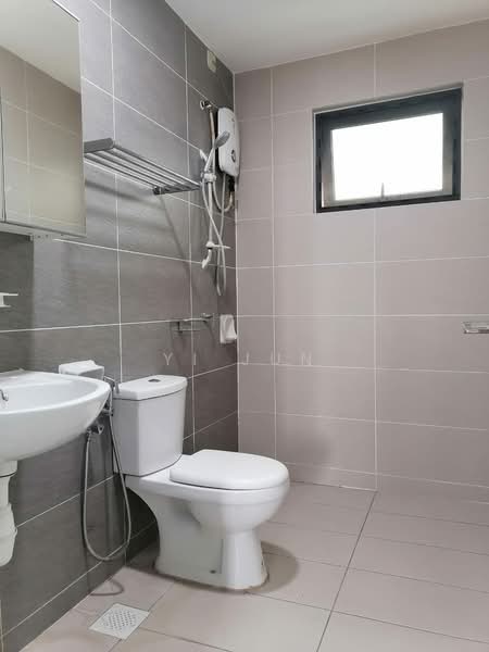 Skyvilla @ D'Island untuk Untuk Disewa - RM 1,800 /bulan, Mac 2026 - Bathroom - PropertyGuru.com.my